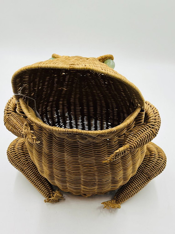 Portariviste in vimini a forma di rana, opera di Olivier Cajan, 1970. – Oggetti decorativi, Rattan (photo 7 of 13)