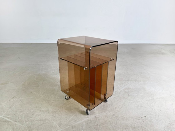 Image 1 of Mesa auxiliar de mediados de siglo Roche Bobois Michel Dumas cristal acrílico