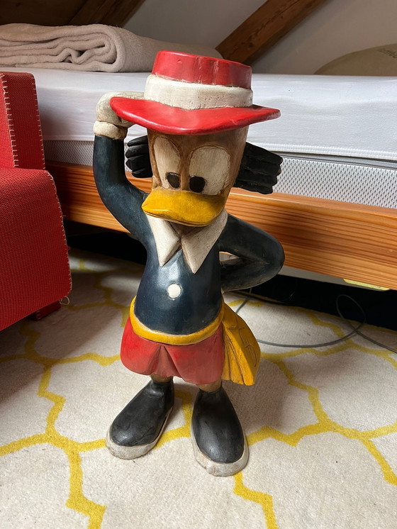 Image 1 of Handgesneden Donald Duck-figuur uit de jaren 50.