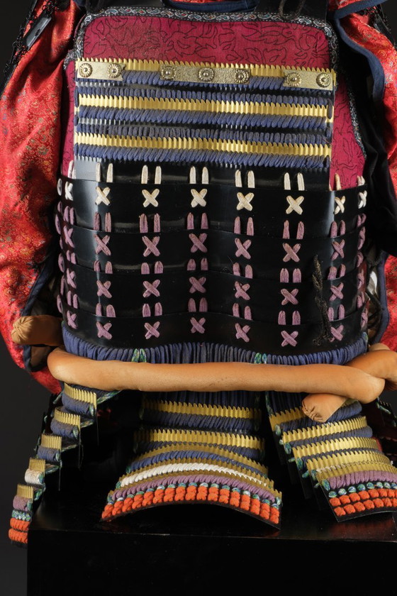 Image 1 of réplique d'armure japonaise en laque noire