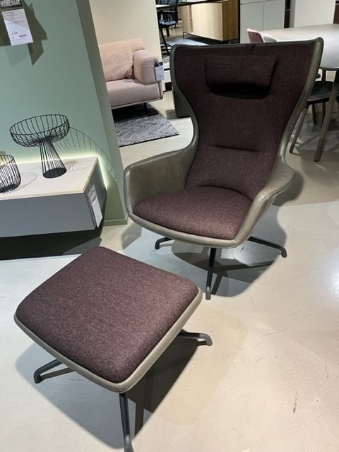 EYYE Puuro armchair with ottoman