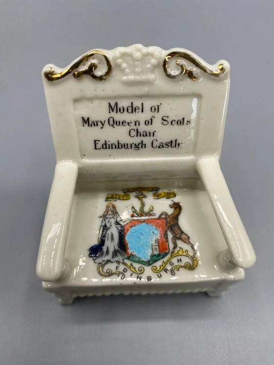 Miniature Porcelain Armchair – Mary Queen of Scots – Caledonia Heraldic China – Circa – Decorative Objects (photo 3 of 6)