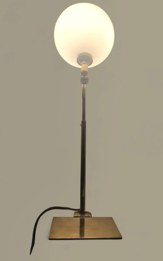 Image 1 of Lampe ancienne Laiton & Opaline - Travail moderniste années 40