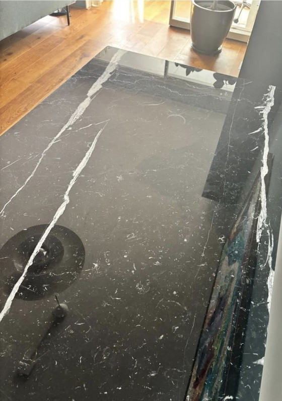 Image 1 of Table de salle à manger en marbre Nero Marquina, 160 x 90 cm, piètement en acier

