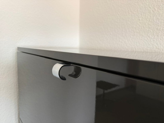 Mueble alto/bar Interlübke Design – Antracita brillante – Iluminado – Excelente estado – Aparadores altos (photo 2 of 8)