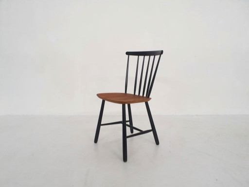 Pastoe spindle back dining chair
