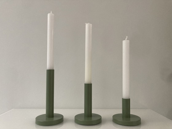 Image 1 of Set Van Drie Moderne Olijfgroene Kandelaars