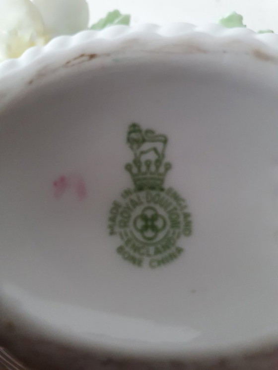 Image 1 of Royal Doulton Porzellan-Blumenkorb – 17 x 13 x 11 cm