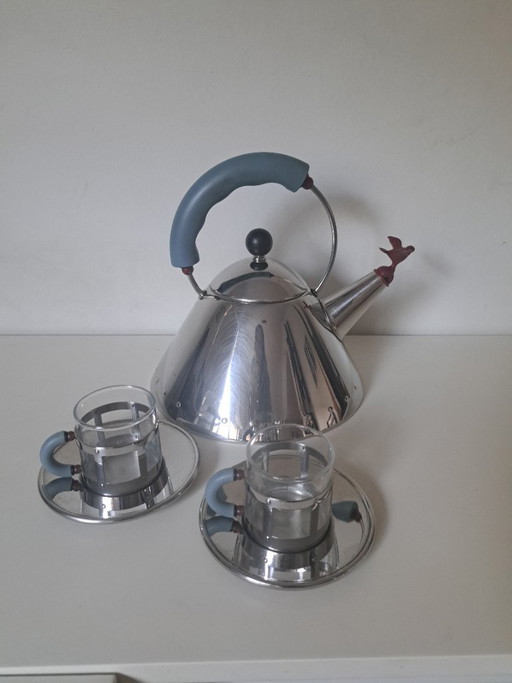 Alessi - 3-Delige Ontbijt-/Koffieset: Fluitketel '9093' & 2 Espressokopjes 'MGDT' - Michael Graves