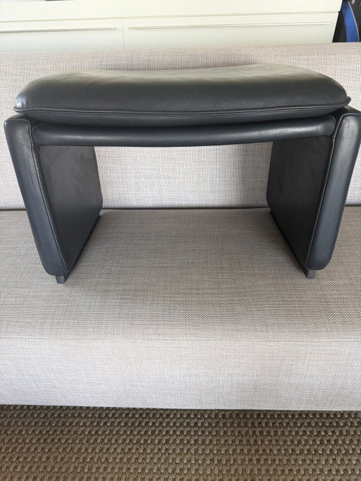 Tabouret et pouf en cuir bleu DeSede série DS – de Sede, hockers en poefs, Leather