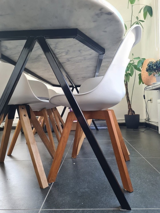 Image 1 of Mesa ovalada de mármol