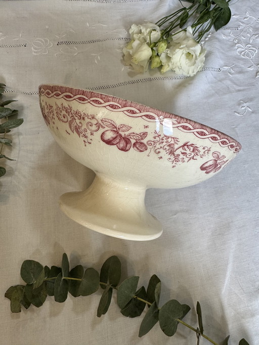 Gesneden fruit op een standaard