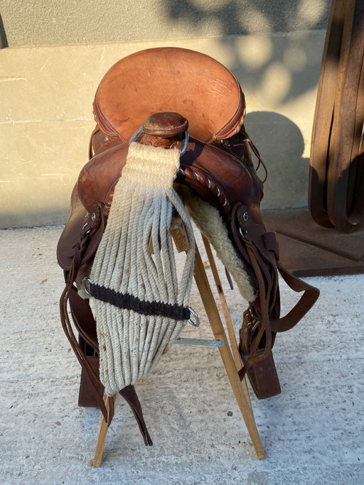 Western rijzadel, leer bekleed met schapenvacht, circa 2000 – decoratie, Leather, Metal (photo 2 of 5)