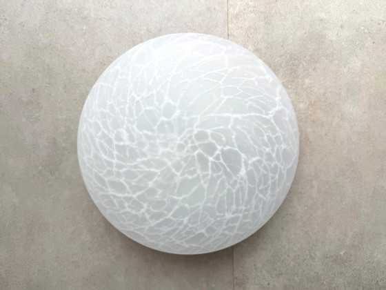 1x Plafonnier rond vintage en verre marbré blanc – Glass, Metal (photo 3 of 5)