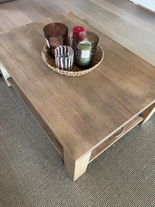 Mesa de centro de roble macizo con cesta para periódicos