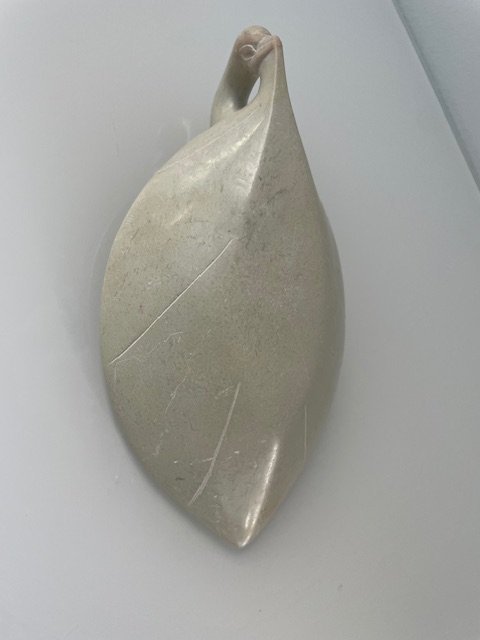 Image 1 of Candelabro escultórico de cisne estilizado de esteatita