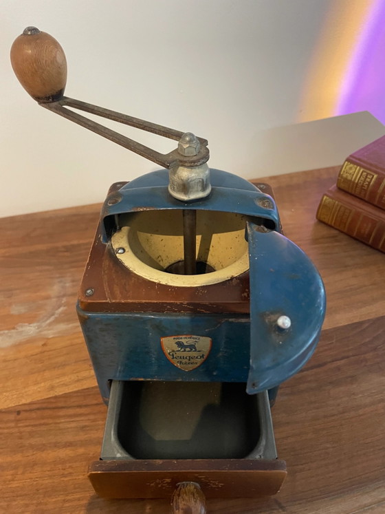 Vintage blue Peugeot coffee grinder – Kitchen accessories (photo 2 of 4)