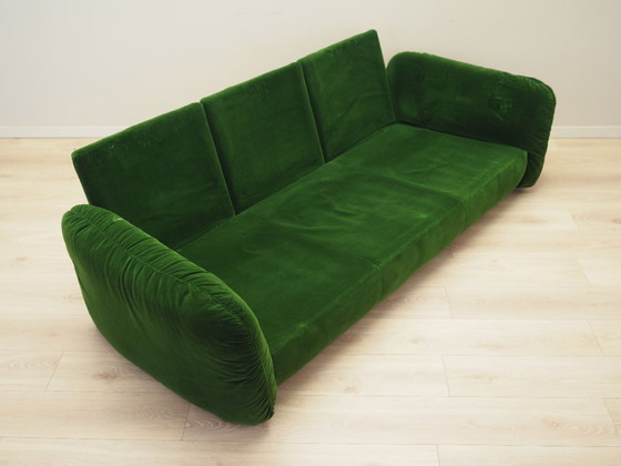 Image 1 of Sofá de terciopelo verde, diseño italiano, años 70, fabricante: Busnelli, diseñador: Arrigo Arrigoni