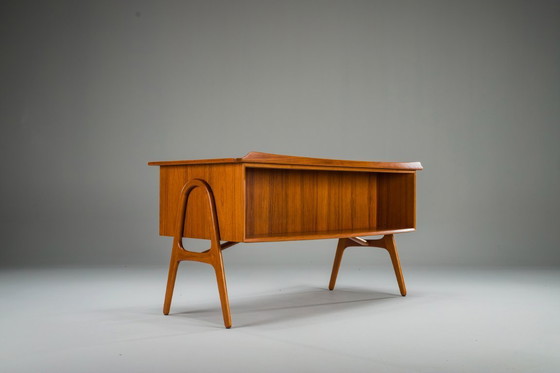 Image 1 of Mid Century Dänischer Teakholz-Schreibtisch von Svend Åge Madsen für Sigurd Hansen, 1950er Jahre