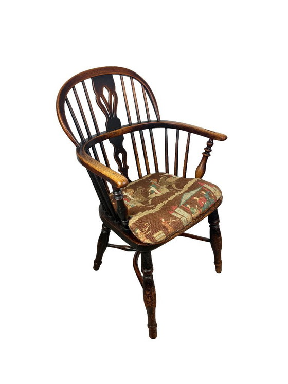 Antique English Oak Windsor Armchair – Bayeux Tapestry Cushion – Textile, Wood (photo 4 of 5)