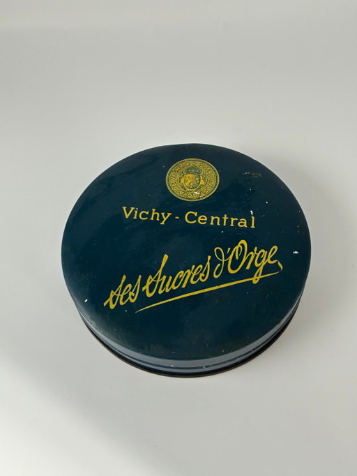Antieke metalen doos Vichy-Centraal – Gerstsuiker – Blauw en goud – Kuuroord – Midden 20e eeuw – decoratieve objecten