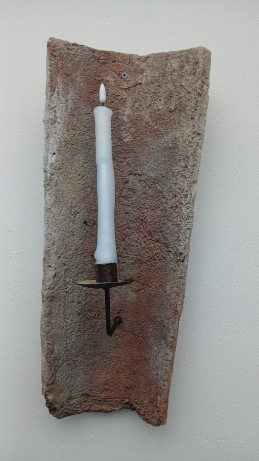 Tuile en terre cuite avec bougeoir et pare-gouttes