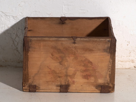 Antica misura per grano Dou in legno di olmo, Cina, circa 1920, Oggetti decorativi, Ferro, Marrone, Rustic (foto 6 di 7)
