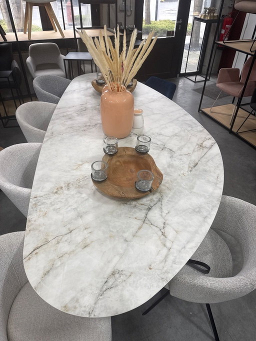 Ceramic pebble table