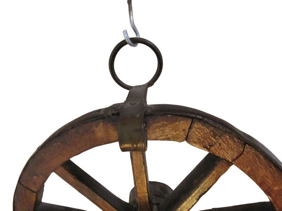 Image 1 of Lampada a forma di ruota di carro degli anni '70 con paralume in pelle.