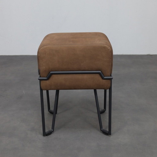 Taburete bajo Bokk en cuero de Ka-Lai Chan para Puik Design