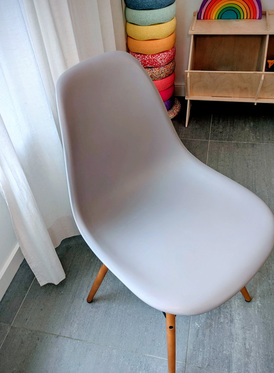 Image 1 of 4 x Vitra Eames Plastic chairs