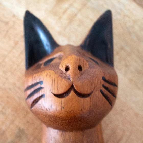 Image 1 of Statue de chat siamois vintage en bois sculpté à la main, de style art populaire