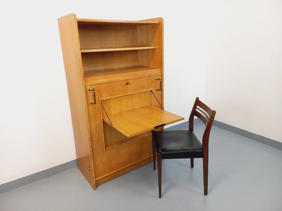 Image 1 of Vintage eikenhouten boekenkast uit de jaren 60 met bijzettafel