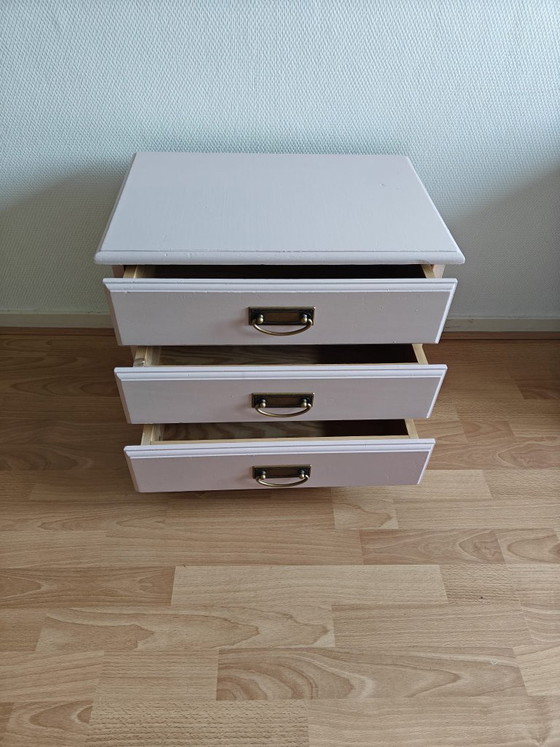 Old pink chest of drawers with brass-colored handles – vintage – Wood (photo 5 of 7)