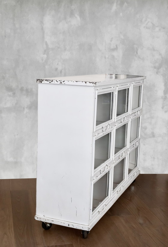 Image 1 of Vetrina vintage in metallo con 9 ante a ribalta in vetro.