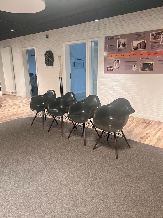 4x Vitra Eames Fiberglass Armchair DAW, Dining chairs, Wood, Grey (photo 2 of 14)