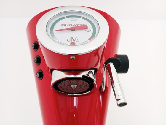 Image 1 of Máquina de café espresso Bugatti Diva roja diseñada por Andreas Seegatz