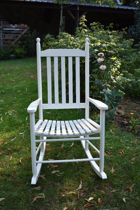 Image 1 of Chaise à bascule classique en bois blanc