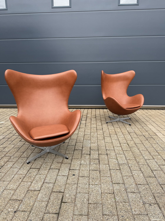 Image 1 of 2x Vintage Fritz Hansen Egg Chair Cognac uit de 1960’s leder NIEUWstaat!