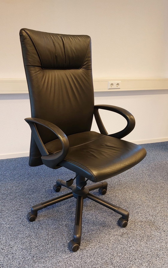 Image 1 of Scrivania da ufficio in faggio con sedia direzionale regolabile in pelle e mobiletto con base a rotelle