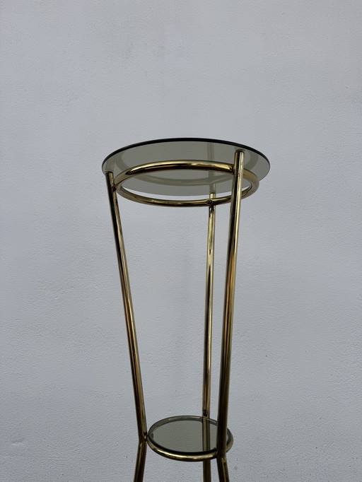 Mesa de pedestal trípode dorada de la década de 1970 con vidrio ahumado