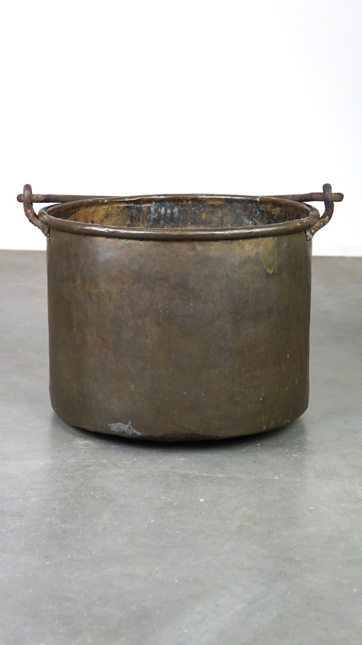 Large Copper Kettle/Hair Tray With Handle