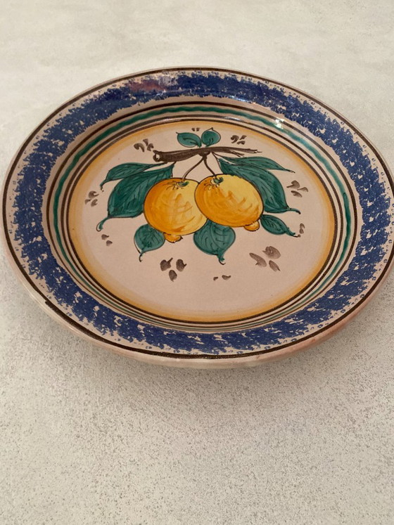 Piatto da parete vintage in ceramica siciliana con limoni dipinti a mano – 43 cm, anni '70 (photo 6 of 8)