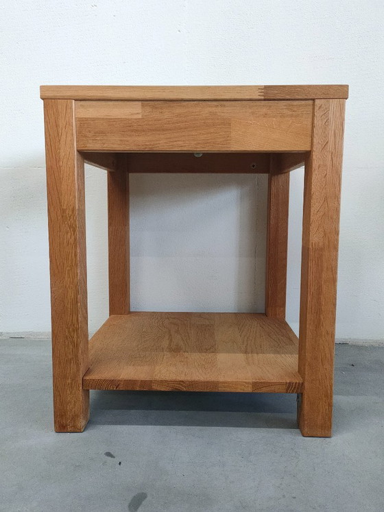 Petite table d'appoint carrée avec étagère inférieure (bois de chêne), Tables d'appoint, Marron, Modern (photo 2 sur 8)