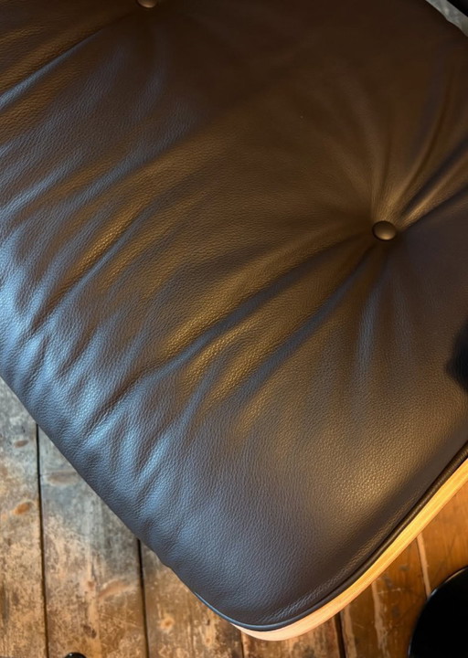 Sillón Vitra Lounge con otomana