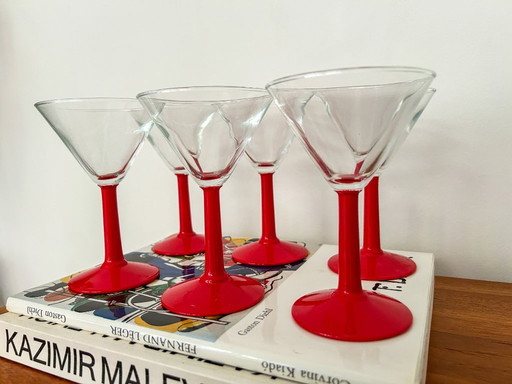 6 copas de martini con pie rojo