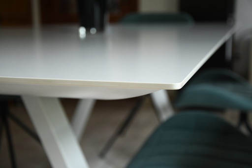 1x Arki dining table + 6x OMG Zuiver chair