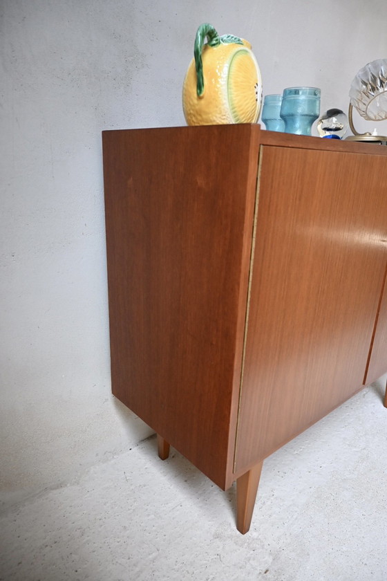 Image 1 of Leuk strak teak fineer kastje uit de jaren 60/70