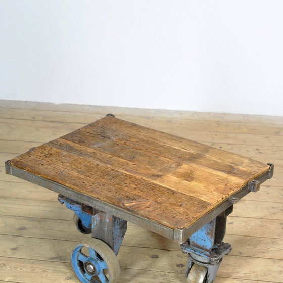 Mesa de centro industrial, años 60, Mesas de centro, Madera, Metal, Marrón, Vintage (foto 5 de 11)