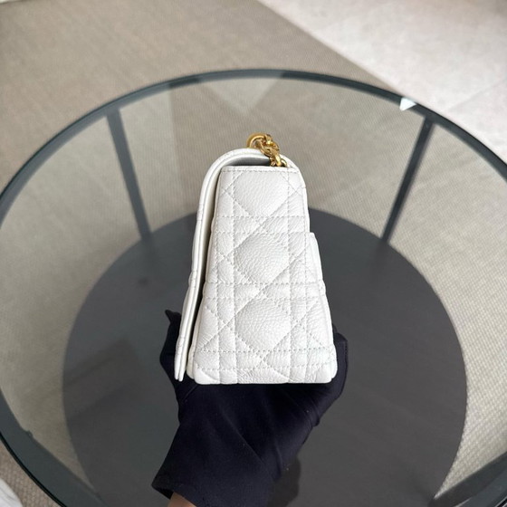 Image 1 of DIOR CARO MEDIUM - PELLE DI VITELLO GRANATA CANNAGE, FERRAMENTA BIANCA ORO